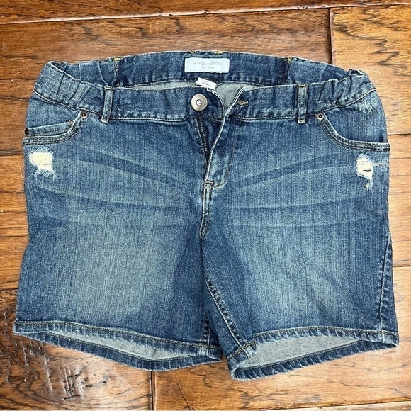 Liz Lange maternity denim shorts - Picture 1 of 3
